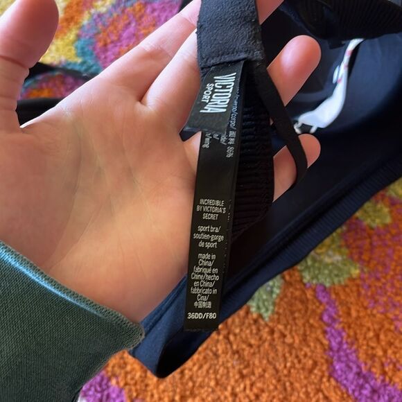 36DD INCREDIBLE BY VICTORIA’s SECREt SPORTS BRA STRAPPY - Picture 4 of 4